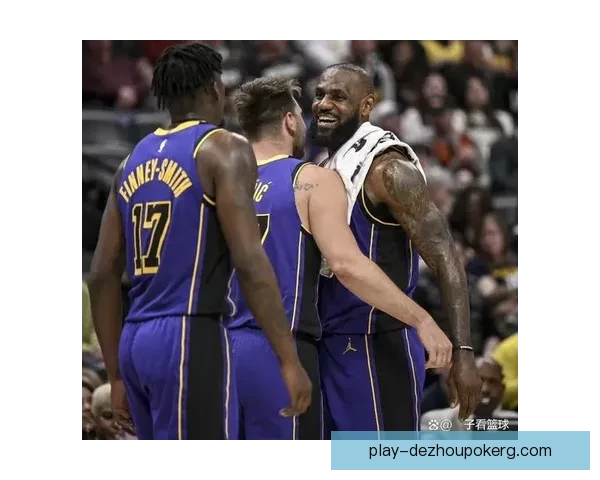 湖人队逆袭尼克斯 关键时刻詹姆斯领导全队逆转胜利